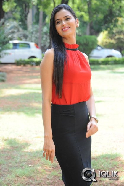 Meenakshi-Dixit-at-Adavi-Kaachina-Vennela-Audio-Launch